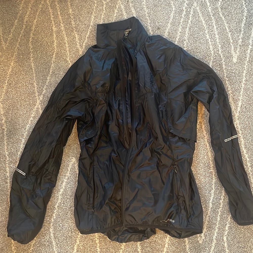 Brooks running lightweight rain layer